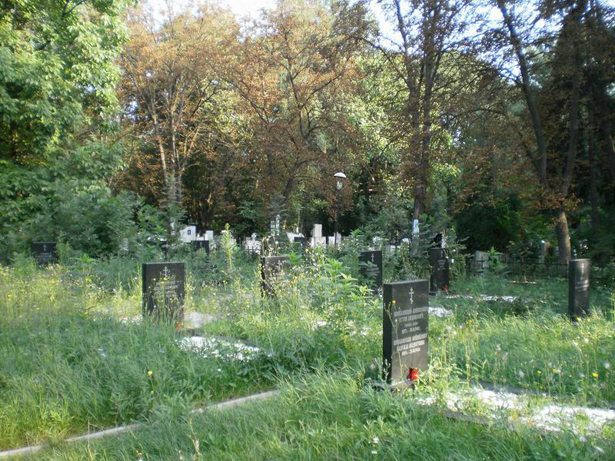 Оскверняват гробищните паркове