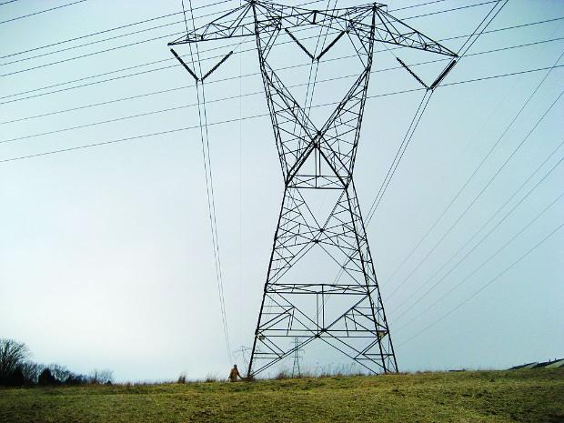 ЧЕЗ съди енергийния регулатор за поевтиняването на тока