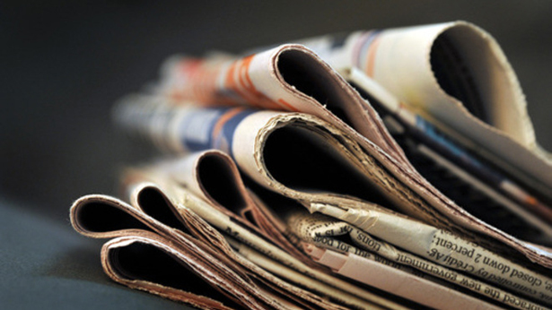 Редовни читатели са лишени от вестници – полицаи ги прибират още по пътя