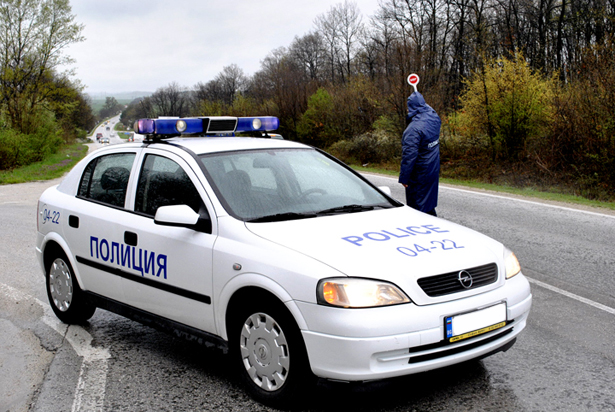 Икономическа полиция спипа микробус, превозващ нелегално пътници от Самоков за Италия