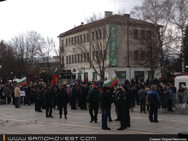 Инициативният комитет съобщава: Протестите в Самоков продължават