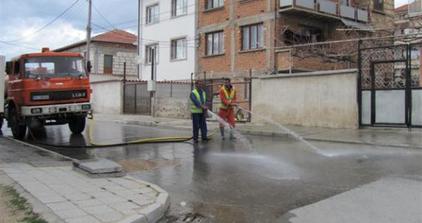 Кремвишо гушна 56 бона общинска пара да мие улиците – не ги изми и за Великден