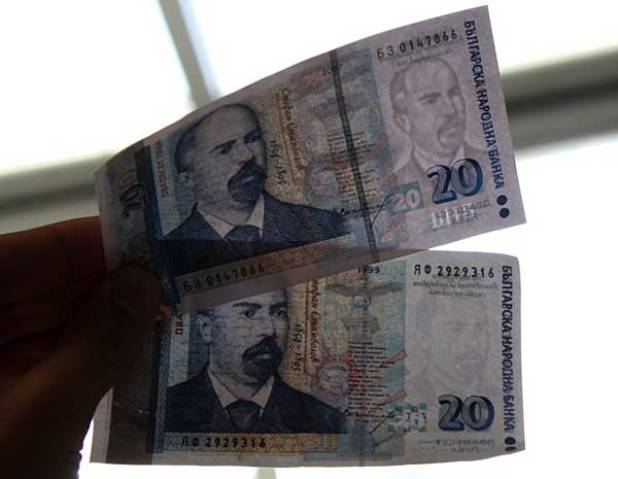 Закопчаха самоковец пласирал фалшиви банкноти на бензиностанция