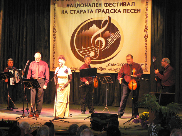 Първа награда за „Лунни лъчи” в шлагерната песен от фестивала в Самоков