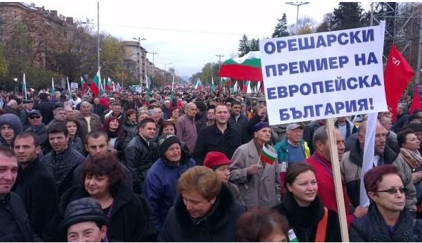 Над 750 хиляди лева ни струват митингът на БСП и ДПС в подкрепа на Орешарски и протестът на ГЕРБ за оставка на правителството