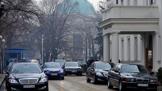Депутатите се обзавеждат с нови коли и други благини за над 10 милиона лева