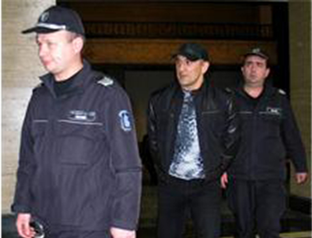 Осем години затвор грозят Иван Портев-Портата за стрелбата в Боровец. Откриха наркотици и боеприпаси в дома му.