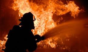 Самоковски огнеборци участват в потушаване на пожара край Кресна
