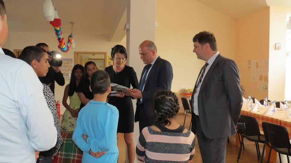 Социалният министър посети Центъра за настаняване на деца от семеен тип в Самоков