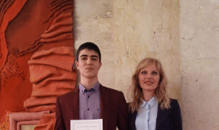 Богомил Дончев бе удостоен със специална награда за есето си „Васил Стоин“ от последователи на именития музиколог