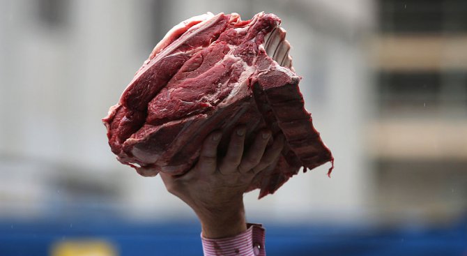 Самоковски полицаи спряха продажбата на овче месо с неустановен произход