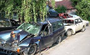Местят катастрофиралите автомобили от центъра на Самоков в двора на бившата Парова централа