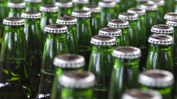 Унищожават 602 литра напитки с изтекъл срок на годност, открити в склад в Самоков