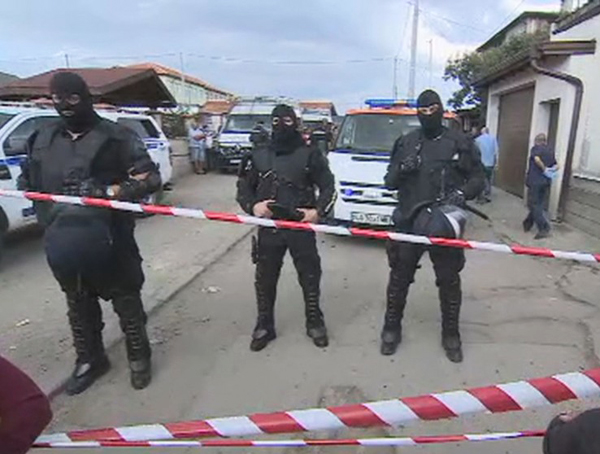 Мъж застреля жена и две деца в Самоков и се самоуби