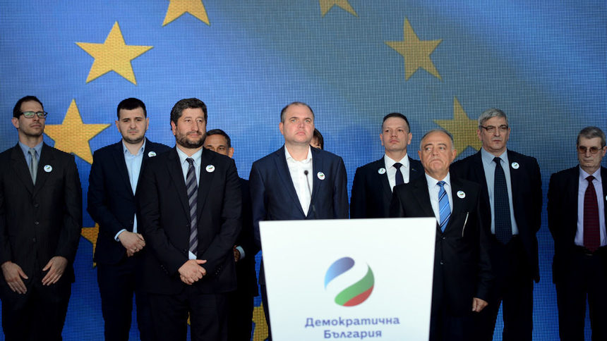 От „Демократична България“ се ангажират с осезаемо намаляване на данъците