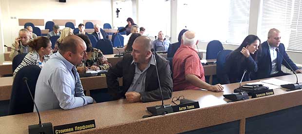 Общинарите гласуваха разширение на хотела на ГБС в Боровец. Защо Симеон Пешов си продава апартаментите, а Общината не може!