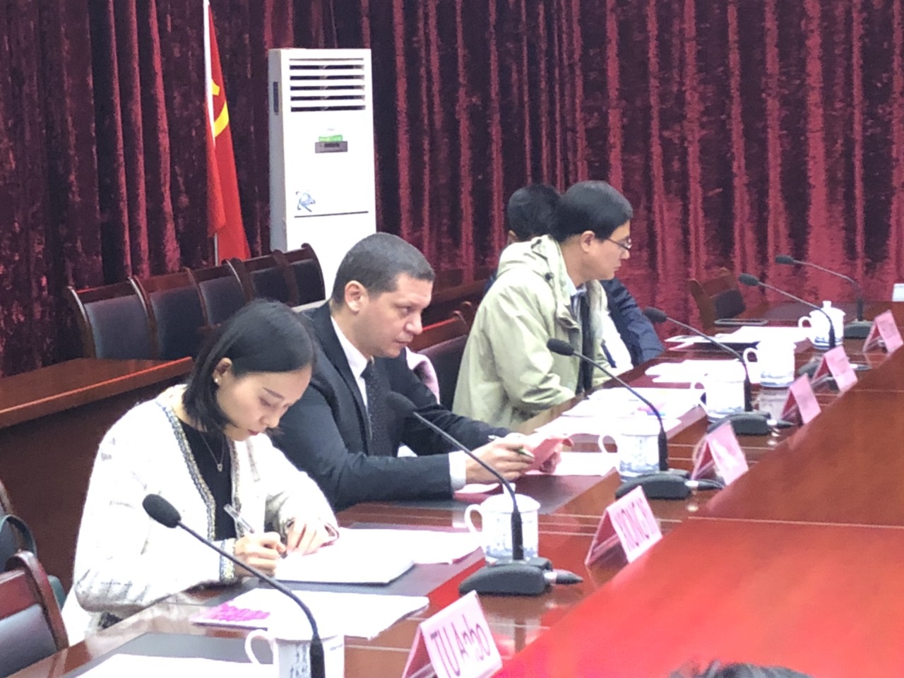 На среща с областния управител Илиан Тодоров голяма китайска компания заяви интерес да инвестира в развитието на минералните извори