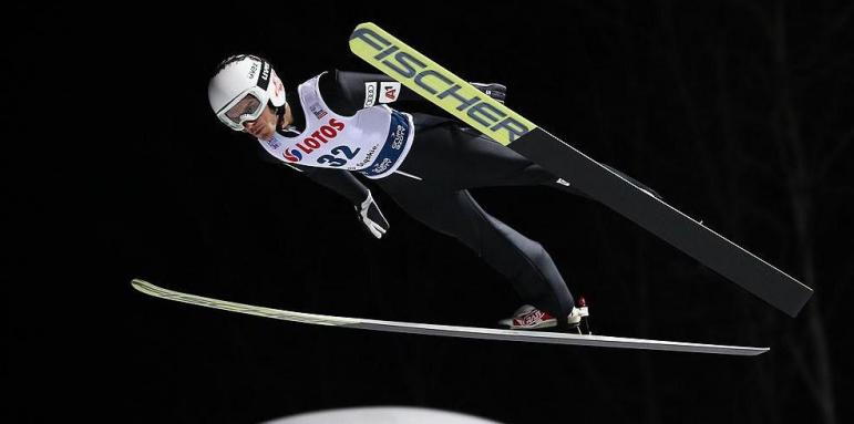 Влади Зографски отново в топ 20 в Световната купа по ски скок