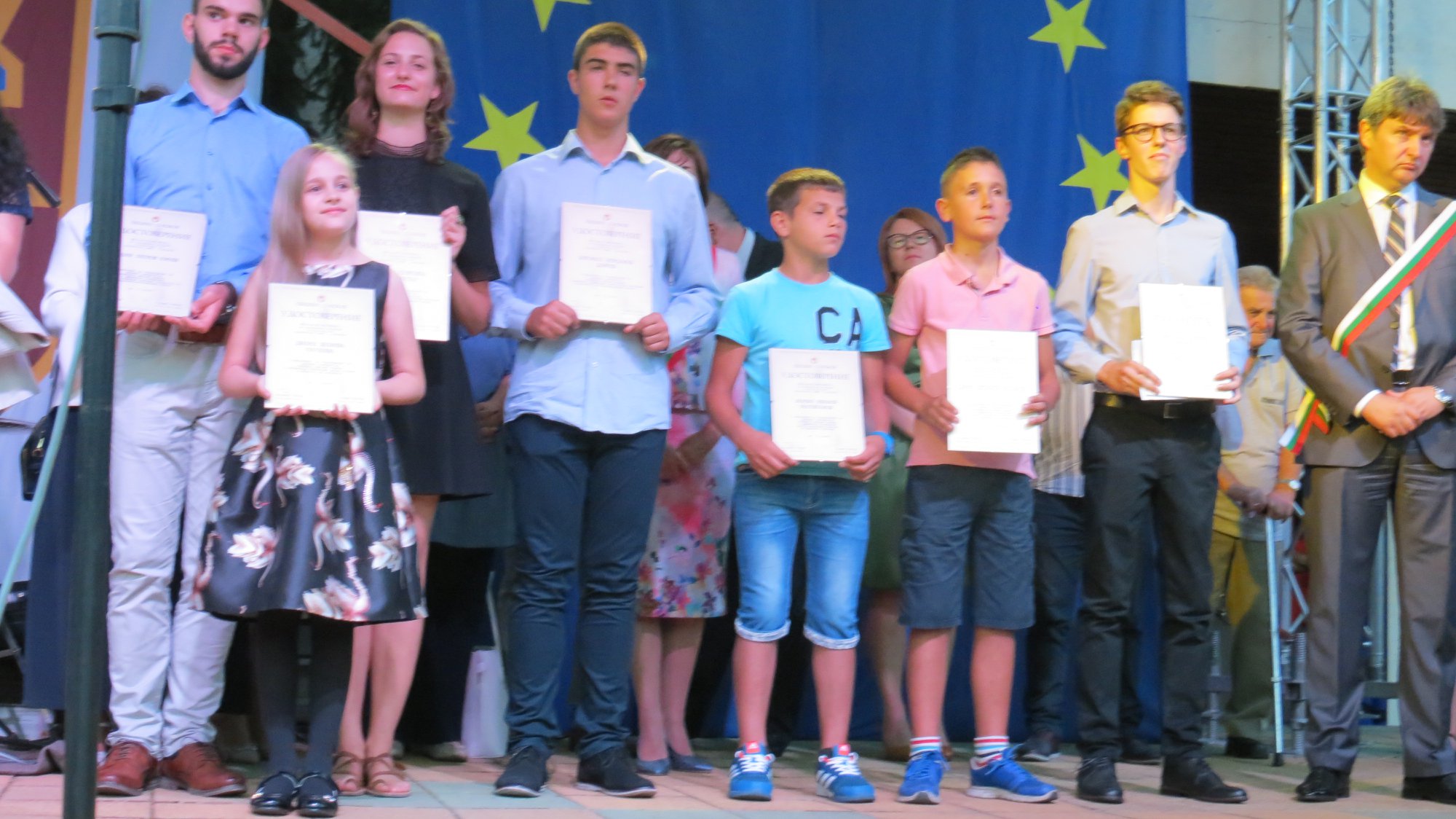 Талантливите деца на Самоков могат да кандидатстват за общински стипендии