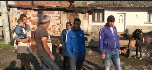Самоковски полицаи спипаха с множество нарушения и бащата на избягалия в ромската махала неправоспособен водач