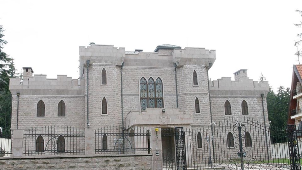 Замъка на Косьо Самоковеца в Боровец се продава