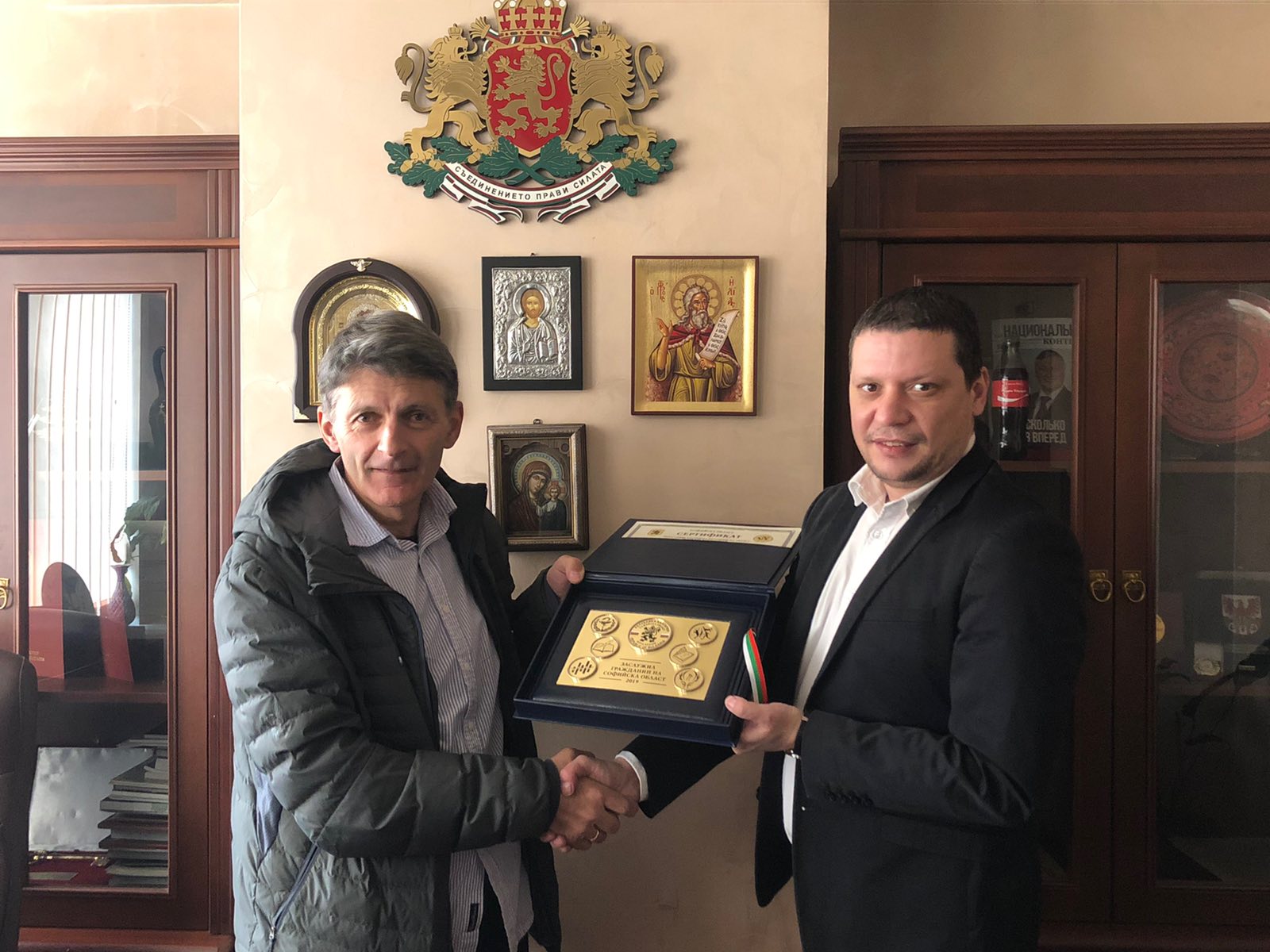 Областният управител Илиан Тодоров удостои Петър Попангелов с годишната награда „Заслужил гражданин на Софийска област“
