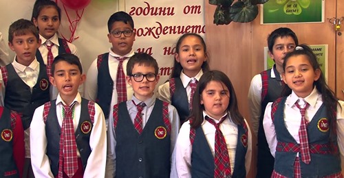 Учениците от ОУ „Христо Максимов“ отбелязаха с почит и признание 154-тата годишнина от рождението на своя патрон
