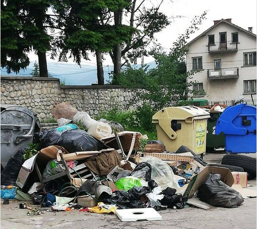 Благовест Коларов: Входът към Гробищен парк „Стадиона“ е затрупан с боклуци