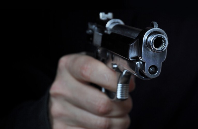 Криминално проявен самоковец стреля по свой познат в кв. “Самоково“ посред бял ден