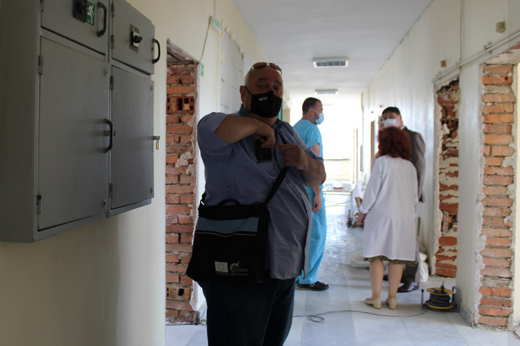Експерт на МТСП инспектира ремонта на Хирургично отделение в МБАЛ-Самоков