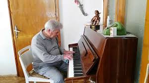 Маестро Борис Стрински отбеляза  92-та си годишнина с нов сборник с песни „Пей, сърце!“