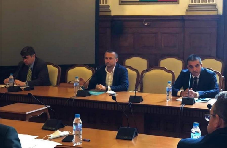 Самоковският кмет на среща с министър Бозуков: Общината е снабдила населението с дърва за огрев