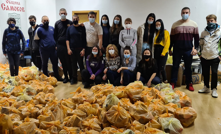 С 800 пакета хранителни продукти добротворците от „Бъди Човек“- Самоков стоплиха сърцата на 800 възрастни хора