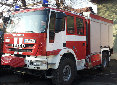 Пожар нанесе щети в къща в Самоков със съмнение, че в печката е горена пластмаса