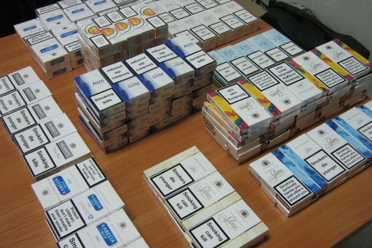 Проверяващи иззеха 118 кутии цигари от хранителни магазини в Самоков