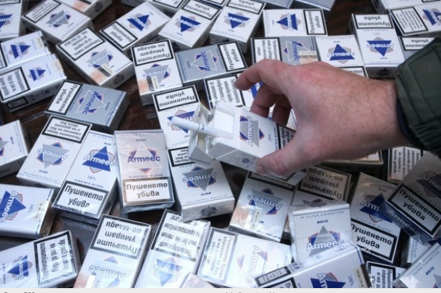 Иззеха 50 кутии цигари от търговски обект в Самоков