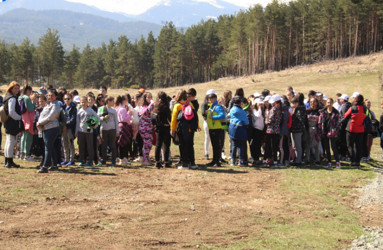 Близо 500 ученици участваха в залесяването на Ридо