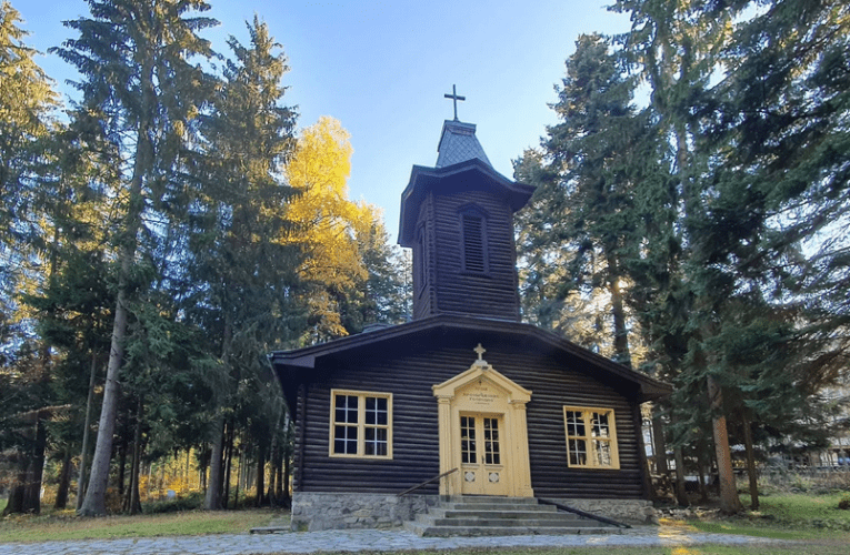 Историята на уникалната дървена църква „Преображение Господне“ в к.к. Боровец