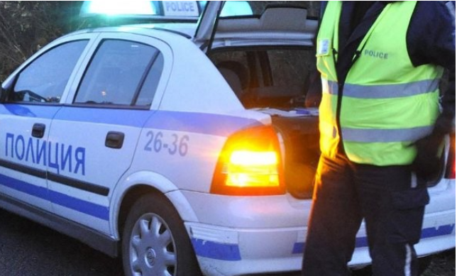 13-годишен шофьор от Самоков избяга при опит за проверка. Спипаха го!