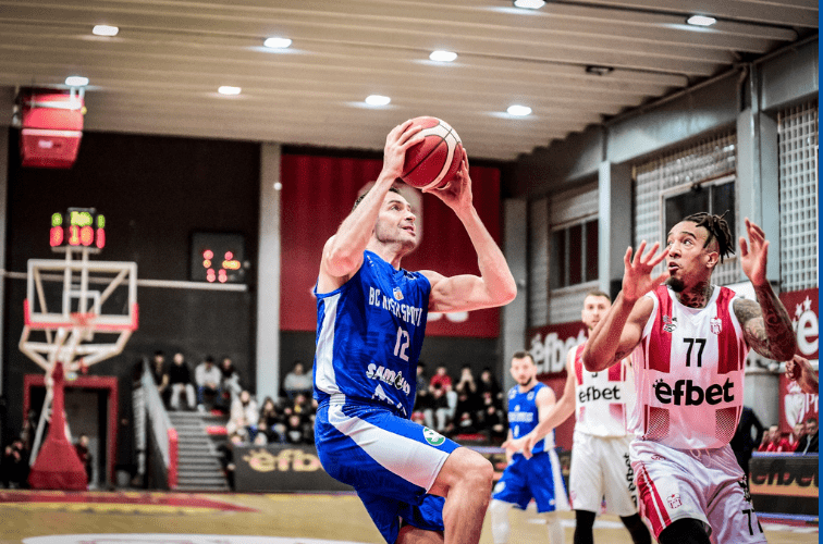 Баскетболният Рилски спортист завоюва 14-та победа. Надигра ЦСКА с 82:76