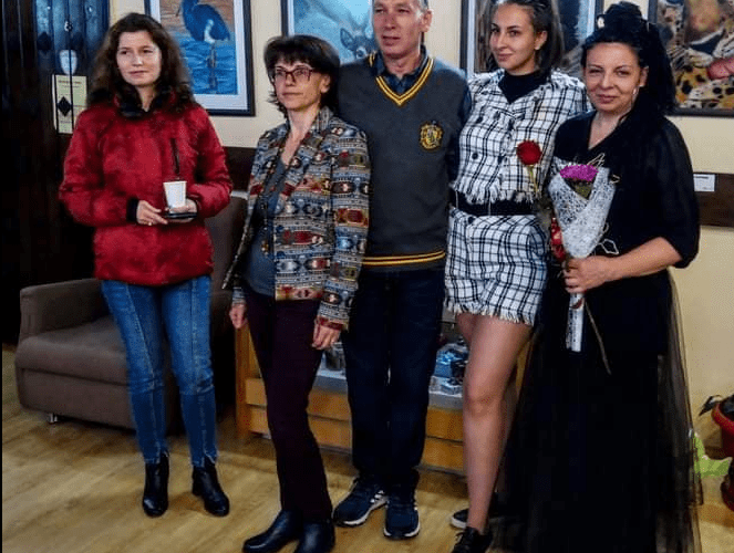 Изложбата „Преродена“ на Илияна Дамянова – живата връзка между майсторката на плъсти и Майстора на живописта