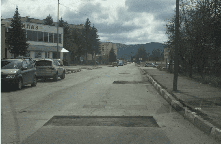 Започна изкърпването на улиците в Самоков и селата