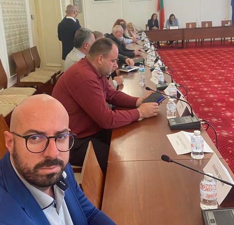Кметът на самоковското село Бели Искър Благовест Бичаков участва в кръгла маса в Народното събрание
