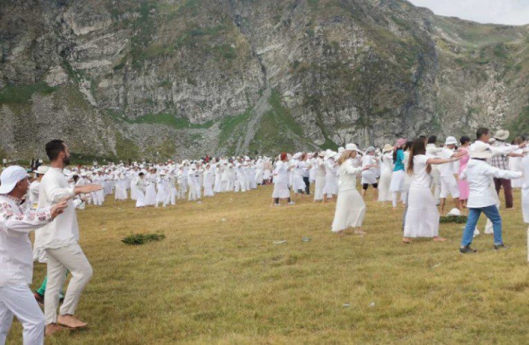 Хиляди посрещнаха Божествената Нова година на Седемте рилски езера