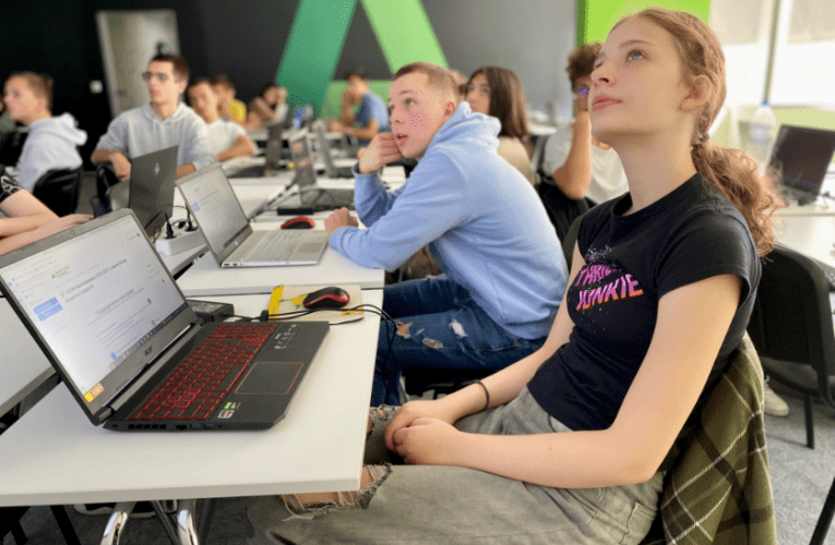 Училищна Телерик Академия отвори приема за безплатни обучения в Самоков по ИТ за 2023/2024 учебна година