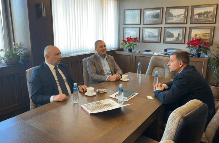 Кметът на Самоков Ангел Джоргов обсъди с посланика на Сърбия Желко Йович идеи за развитие на бизнеса