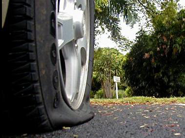 Задържаха Салама, който камерата на „Разследване” засне как пука гумата на лек автомобил „Крайслер Вояджър“