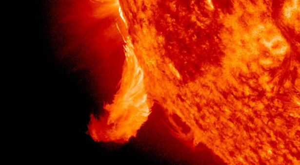 Учени засякоха мощно слънчево изригване