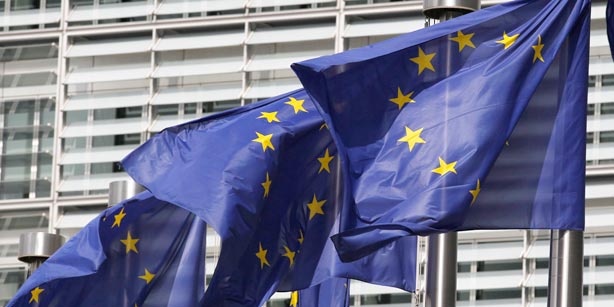 Европейската комисия разкритикува избора на конституционни съдии